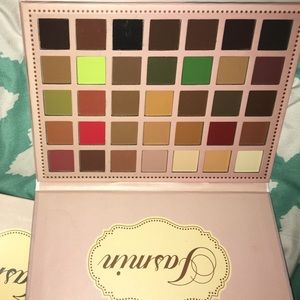 Beauty creations Jasmin Eyeshadow Pallet